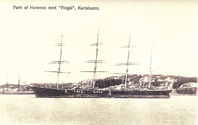 Fyrmastade_barkskeppet_Fingal_hette_senare_Hugo_Hamilton_ligger_har_utanfor_Sternolandet