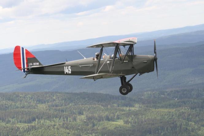 Tiger_Moth_LN-BDM komp